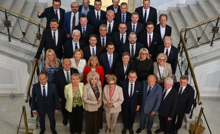 Mateusz Morawiecki i jego posłowie