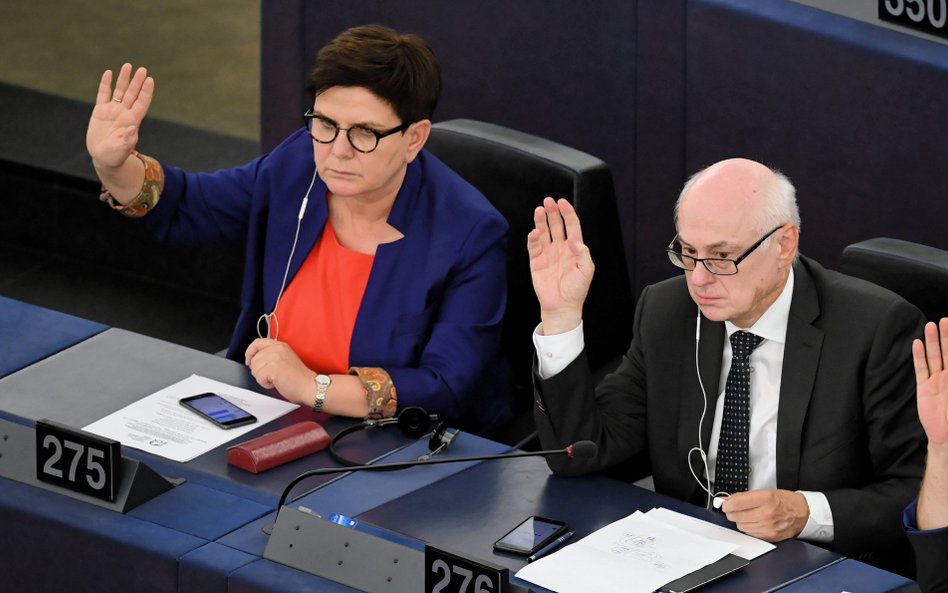 Europosłowie PiS Beata Szydło i Zdzisław Krasnodębski w Strasburgu