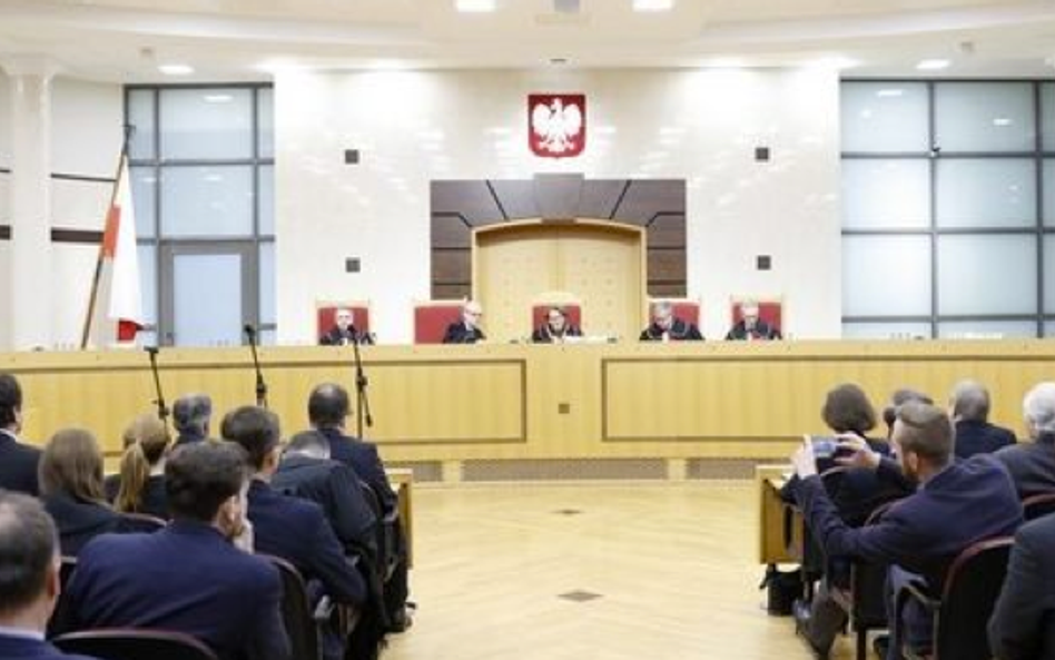 3 grudnia - Polski Trybunał Konstytucyjny na wniosek posłów orzekł na temat konstytucyjności grupy p