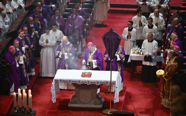 Pogrzeb arcybiskupa Mariana Gołębiewskiego odbył się z pełną pompą