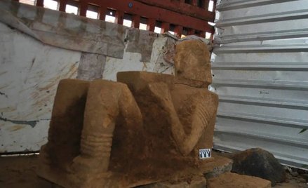Meksyk. Archeolodzy odnaleźli rzeźbę Chac-Mool. Służyła jako stół ofiarny
