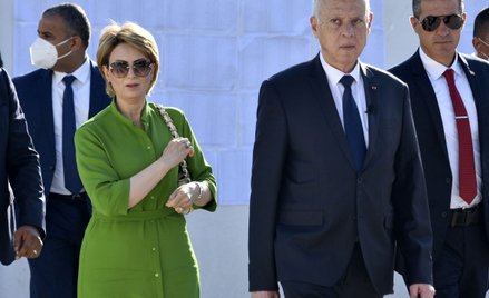 Prezydent Kais Saied idzie głosować z żoną Iszraf Szebil