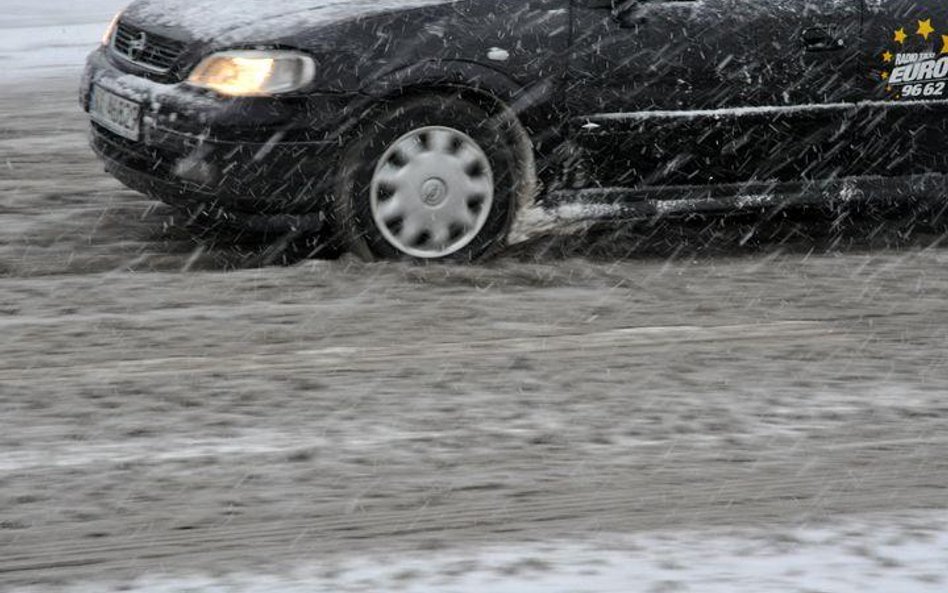 Poślizg zimą: Jeśli uderzyć, to przodem