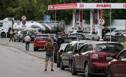 Kryzys paliwowy uderza w Rosję. Benzyna znika ze stacji w całym kraju