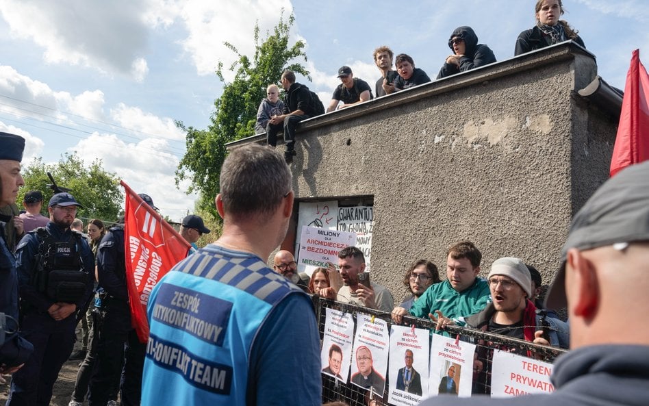 Protest podczas eksmisji komorniczej na Osiedlu Maltańskim