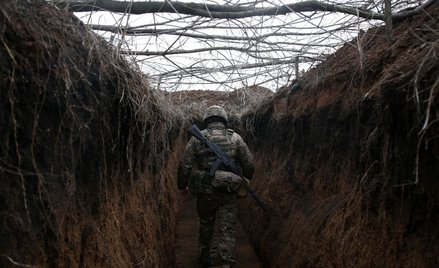 Ukraiński żołnierz zginął w wyniku ostrzału z Donbasu. Rosja informuje o dwóch pociskach w obwodzie 