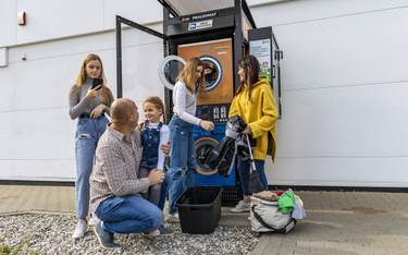 Powstaje potężna sieć automatów piorąco-suszących. Na razie pojawiają się w naszym kraju  – na stacj