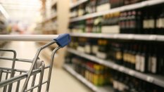 Jeśli przepisy wejdą w życie, alkoholu nie będzie można kupić w sklepach i na stacjach benzynowych w