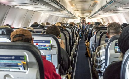 Za zarezerwowanie miejsca dla klienta w samolocie wyczarterowanym przez FTI lub 5vorFlug niemieccy a