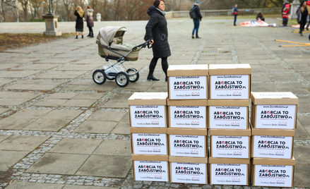 Działaczka Pro-life Kaja Godek podczas konferencji prasowej przed złożeniem podpisów pod ustawą obyw