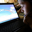 Dzieci w Polsce są bardziej narażone na zagrożenia w Internecie niż ich rówieśnicy na świecie - wyni