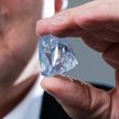 W Afryce znaleziono rzadki diament, który może być wart nawet 60 mln funtów. Jest błękitny i idealni