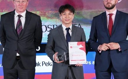 Kazuhiko Kato z TRI Poland z nagrodą w kategorii średnia spólka kontrolowana przez kapitał zagranicz