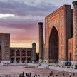 W Taszkiencie, a w jeszcze większym stopniu w Samarkandzie, Chiwie i Bucharze, znajduje się mnóstwo 