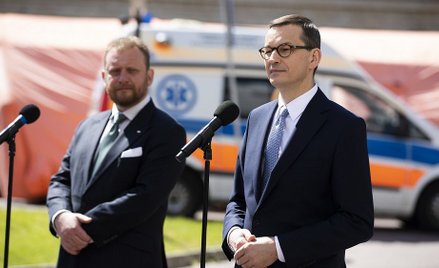 Eksperci coraz głośniej mówią, że może niektóre luzujące decyzje były przedwczesne.