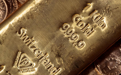 Bezpieczne przystanie: złoto przebiło na chwilę poziom 1700 USD za uncję