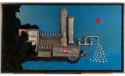 Władysław Hasior, Pałac sprawiedliwości (Urząd), 1973, asamblaż, 106 × 184 × 20 cm, Muzeum Górnośląs