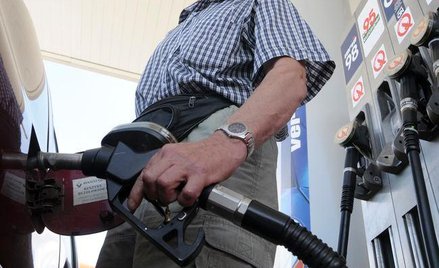 Jeżeli paliwo uszkodziło silnik narażając konsumenta na koszty naprawy, powinien on złożyć reklamacj