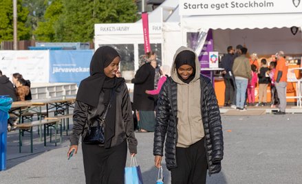 Szwecja niegdyś szeroko otwierała drzwi dla imigranów, a dzisiaj przyspiesza zaostrzenie przepisów