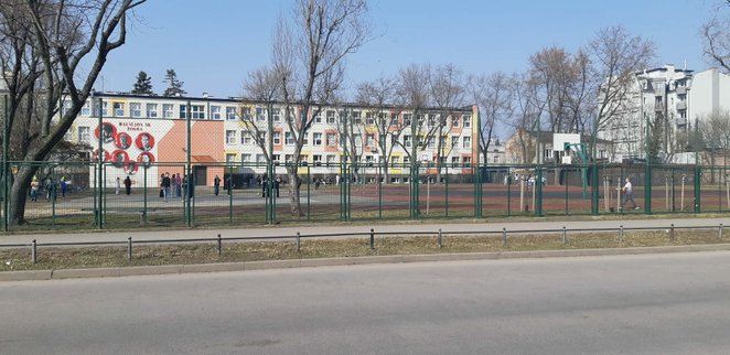 Szkoła Podstawowa nr 163 im. Batalionu „Zośka”, przy ul. Tarnowieckiej na Grochowie. Od lat placówka