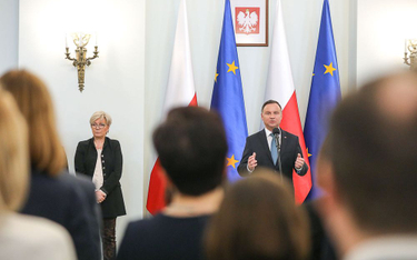 Prezydent Andrzej Duda i prezes TK Julia Przyłębska podczas uroczystości wręczenia nominacji sędziow
