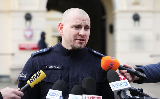 Rzecznik prasowy Komendy Stołecznej Policji nadkom. Sylwester Marczak podczas konferencji prasowej w