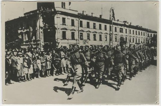 Polskie i radzieckie oddziały na ulicach Lublina