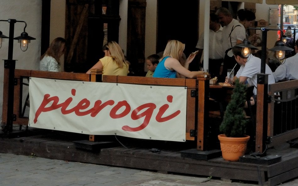 Skarbówka w pierogarni i 500 zł mandatu za butelkę wody. Szef KAS reaguje na falę krytyki