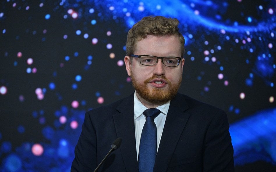 Wiceminister cyfryzacji Dariusz Standerski: Polska formalnie dołączyła do inicjatywy gigafabryk sztu
