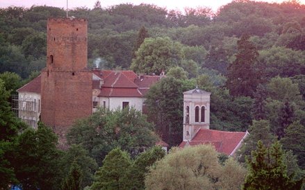 W południe nad Łagowem rozbrzmiewa gminny hejnał.