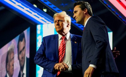 Donald Trump i Charlie Kirk podczas Turning Point USA's AmericaFest w Phoenix, grudzień 2024 r.