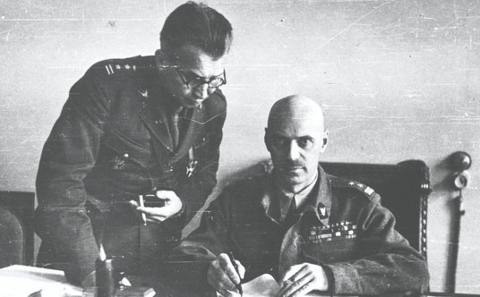 Gen. Władysław Anders i płk. Leopold Okulicki, ok. 1942 r.