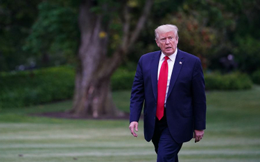 Osiem miesięcy Trumpa na polu golfowym