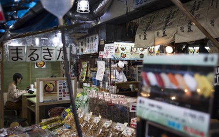 Legandarny targ rybny Tsukiji w Tokio