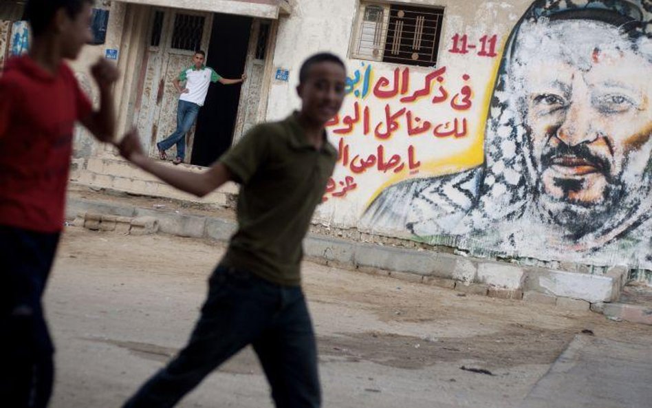 Portret Jasera Arafata na jednym z bloków w Strefie Gazy