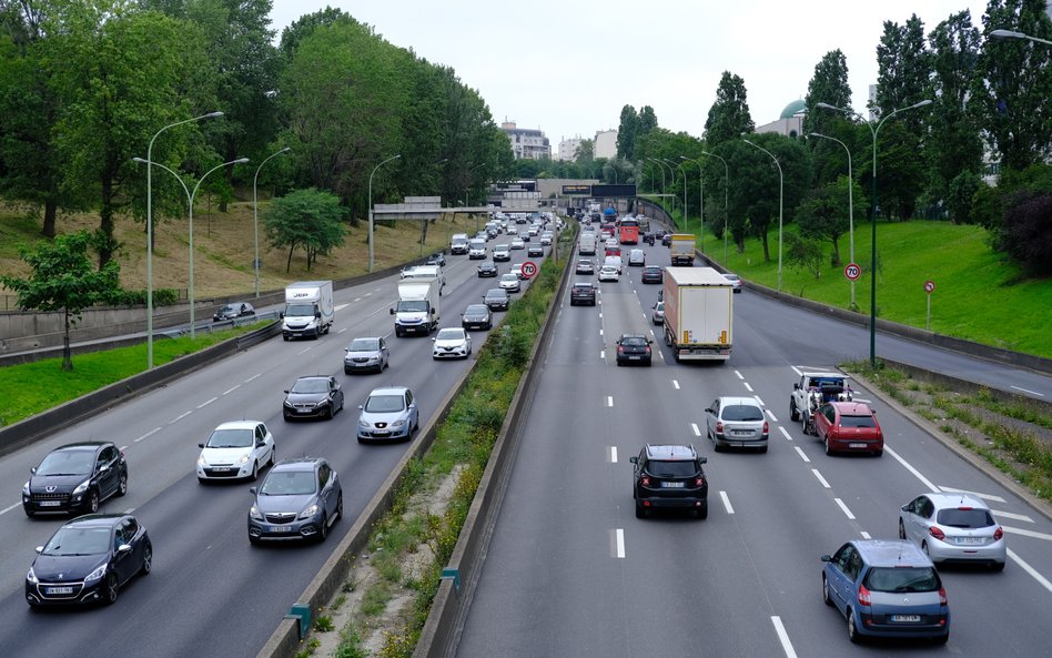 Żółwia prędkość na obwodnicy Paryża