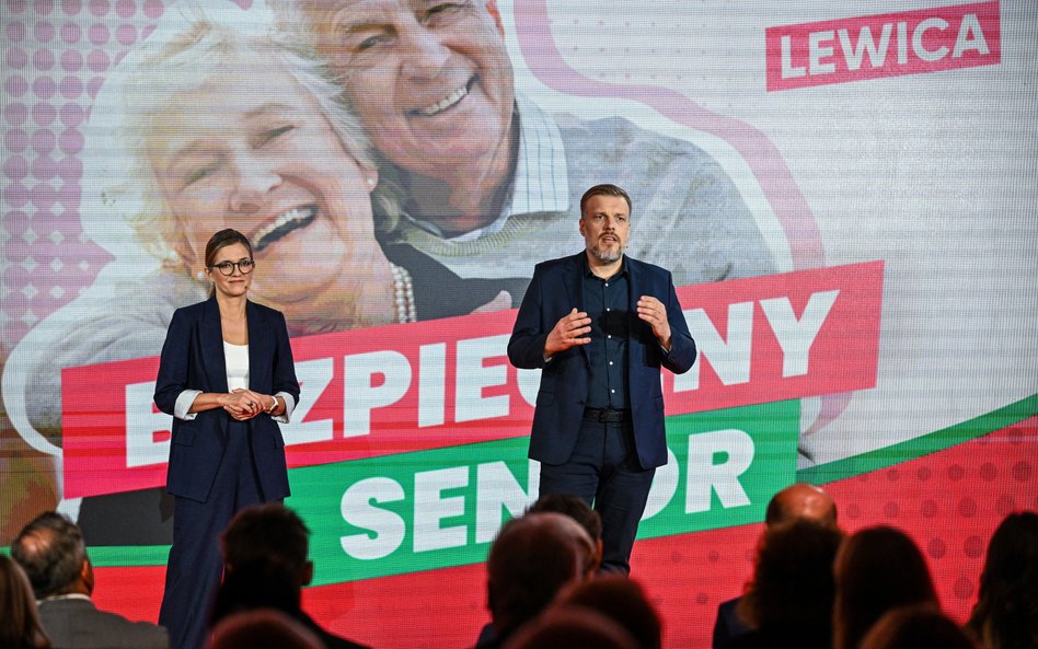 Kampania wyborcza do parlamentu 2023. Współprzewodniczący Partii Razem Adrian Zandberg (P) oraz posł