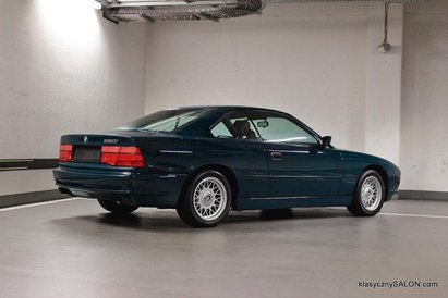 Ten samochód wciąż budzi emocje i zapewnia je też na drodze. Pod maską 300 KM.