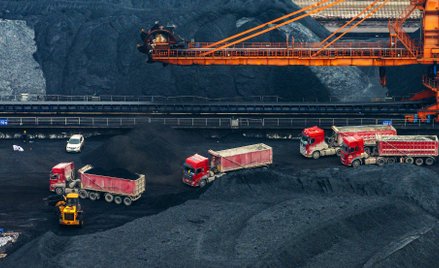 Węgiel w chińskim porcie Chongqing w zachodnich Chinach.