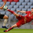 Robert Lewandowski strzela efektownego gola. Tak padła jedna z trzech jego bramek w wygranym 6:0 mec