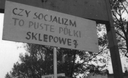 PRL miał być „krainą mlekiem i miodem płynącą”, a w rzeczywistości nieustannie brakowało podstawowyc