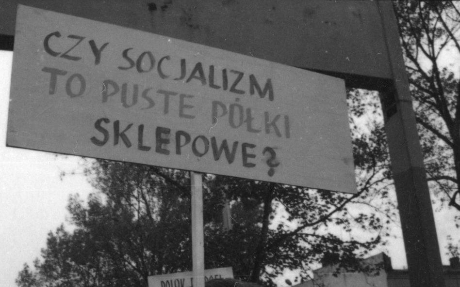 PRL miał być „krainą mlekiem i miodem płynącą”, a w rzeczywistości nieustannie brakowało podstawowyc