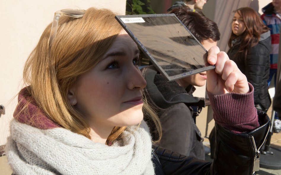 Jak oglądać zaćmienie słońca?