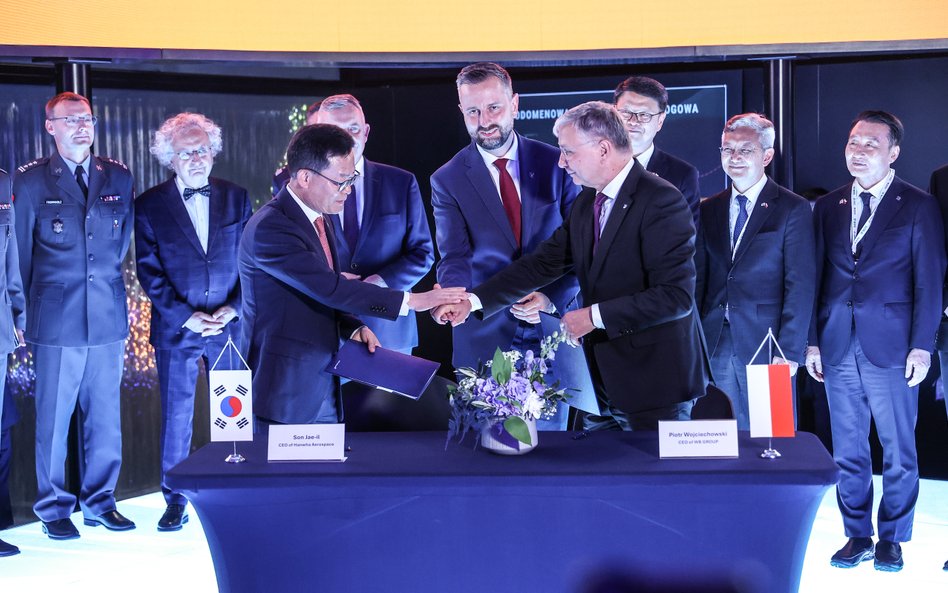 Podpisanie porozumienia Grupy WB i Hanwha Aerospace podczas MSPO 2025