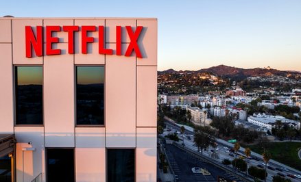Netflix chce przyciągnąć nowych widzów. W Polsce ruszy abonament z reklamami