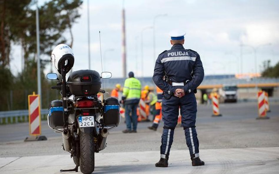 Podwyżki dla funkcjonariuszy od 2016 r.