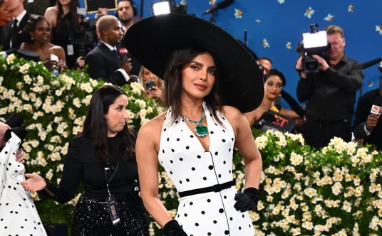 MET Gala 2025: Priyanka Chopra w stylizacji Oliviera Rousteinga dla Balmain.