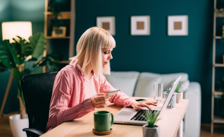 Jeśli młodzi przeznaczają zarobki na coś poza utrzymaniem i zdrowiem, zwykle są to ubrania, jedzenie