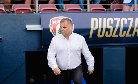 Tomasz Tułacz trenerem Puszczy Niepołomice jest od 2015 roku. To on wprowadził ją na piłkarskie salo