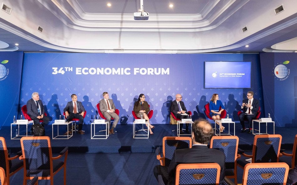 Uczestnicy debaty „Troska o pacjentów to troska o planetę – dekarbonizacja ochrony zdrowia w Europie